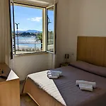 La Promenade & Πανσιόν 4*