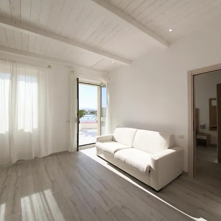 La Promenade & Guest house *