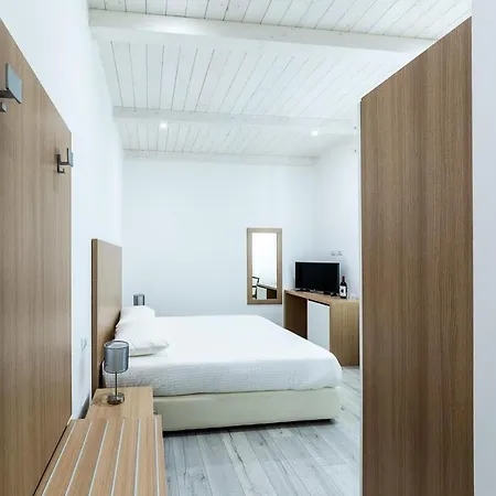 La Promenade & Guest house *