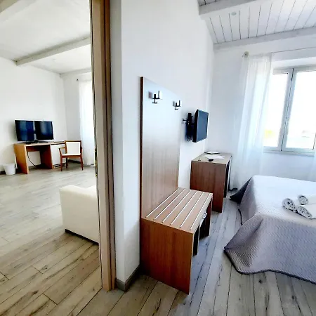 Guest house La Promenade & *