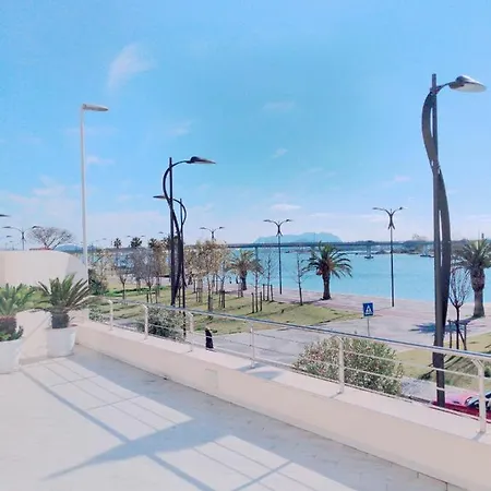 La Promenade & Guest house *