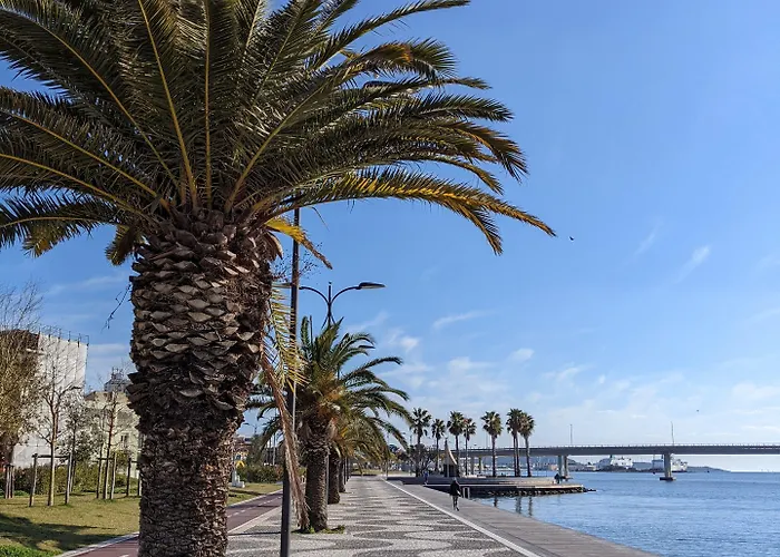 La Promenade & 4* אולביה