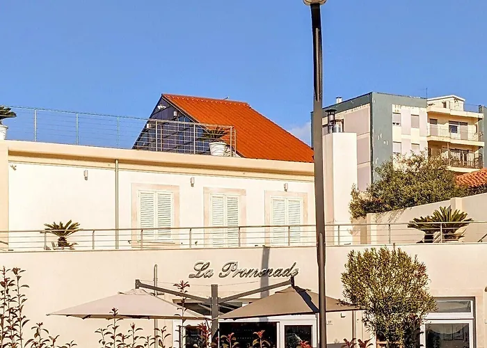 La Promenade & בית הארחה אולביה